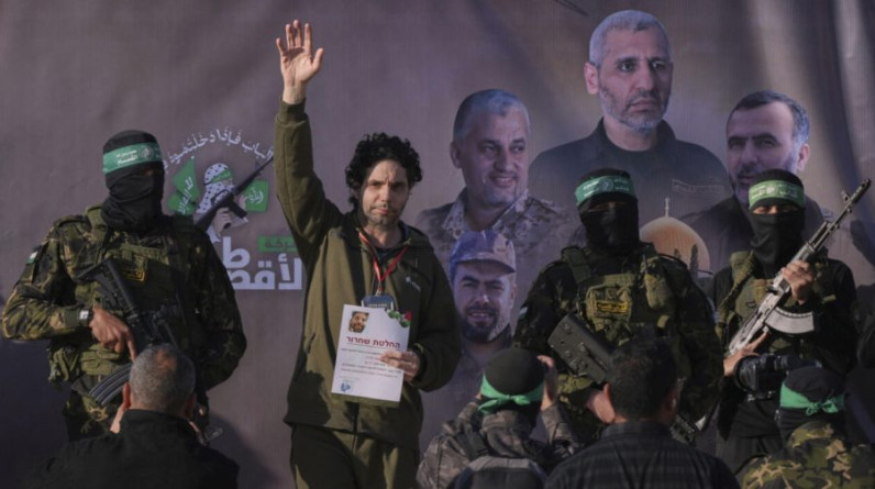 يديعوت أحرونوت: كل الخيارات أمام "إسرائيل" سيئة لهذا من الأفضل التوجه إلى تنفيذ الصفقة